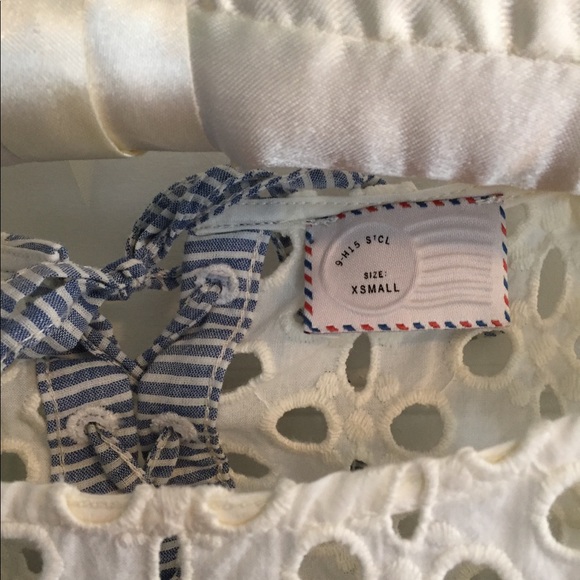 Postmark Cutout Lace Top - Picture 2 of 4